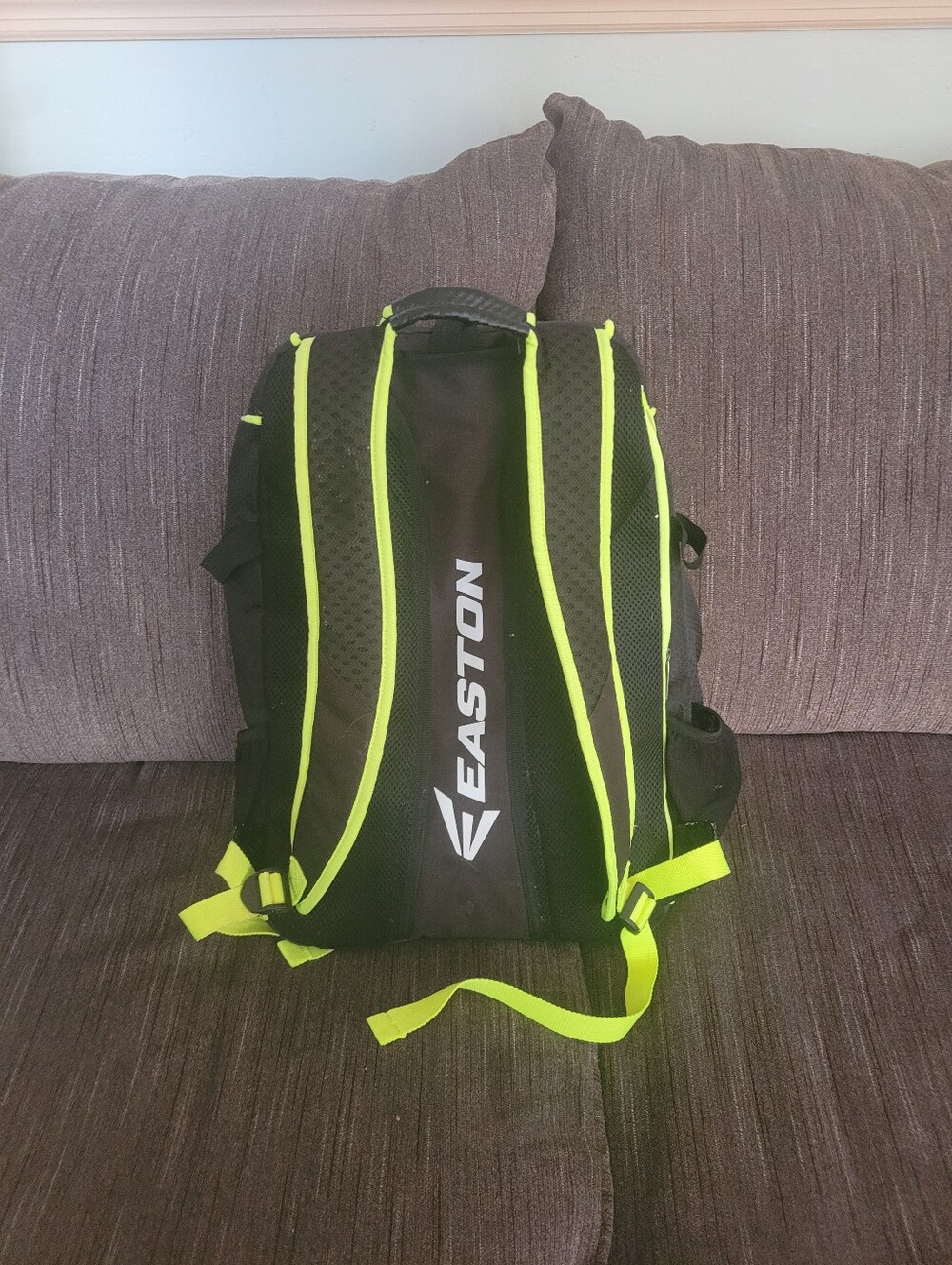 EASTON Baseball Softball Adult Size Black and Ion Yellow Walk Off Backpack - Picture 2 of 2